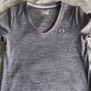 grey under armour t-shirt